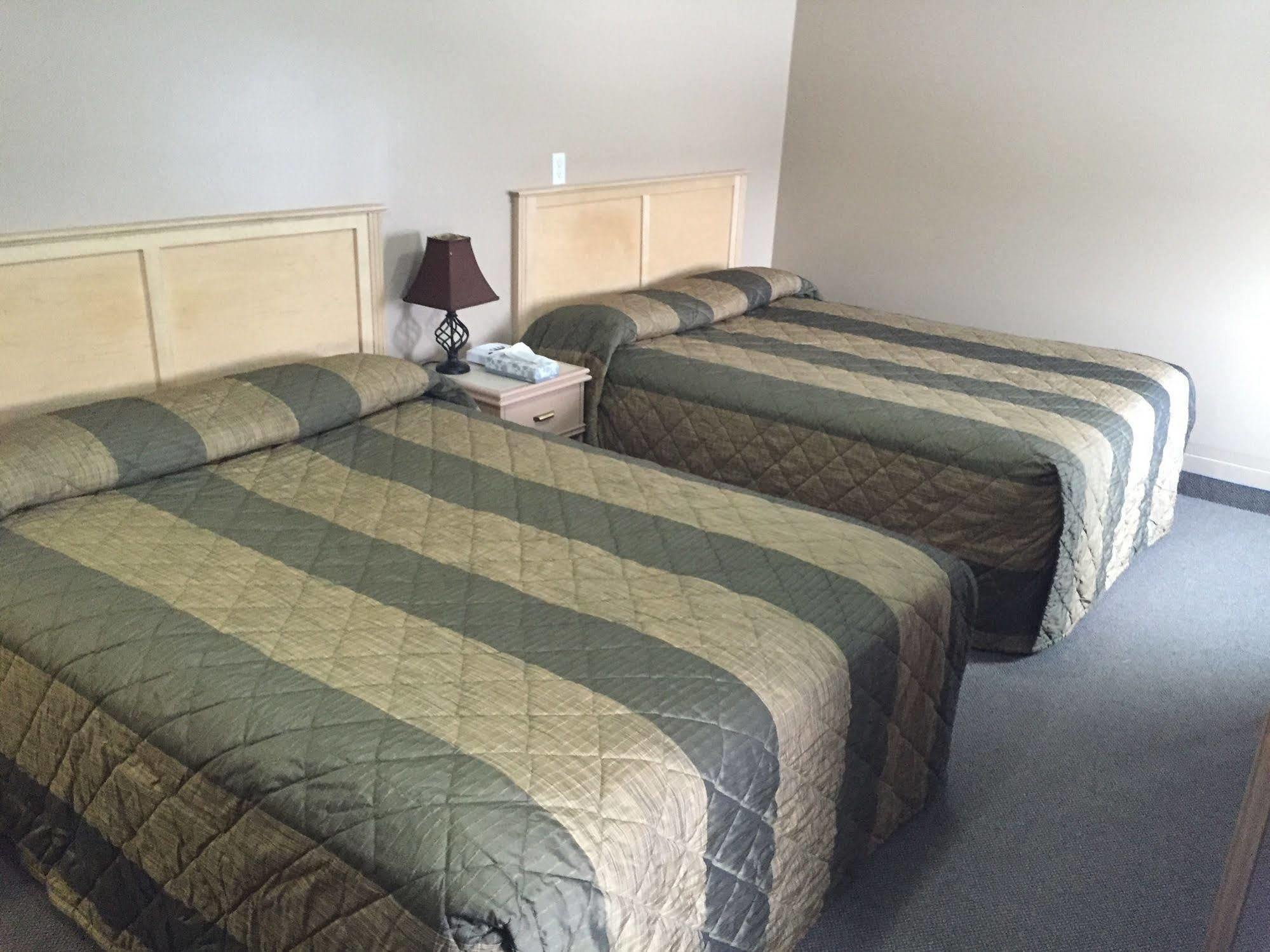 King'S Hotel & Motel By Elevate Rooms Shaunavon エクステリア 写真