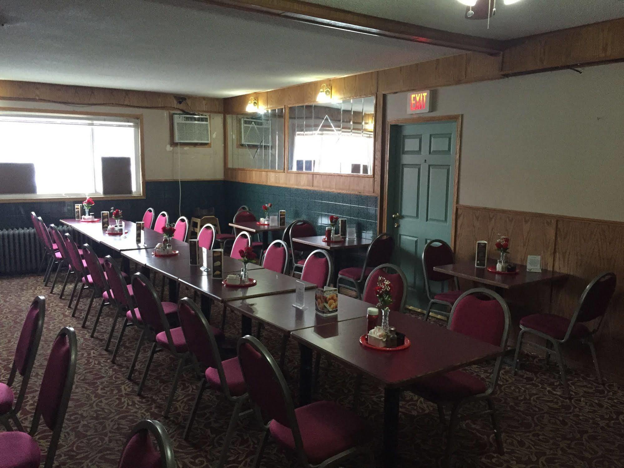 King'S Hotel & Motel By Elevate Rooms Shaunavon エクステリア 写真